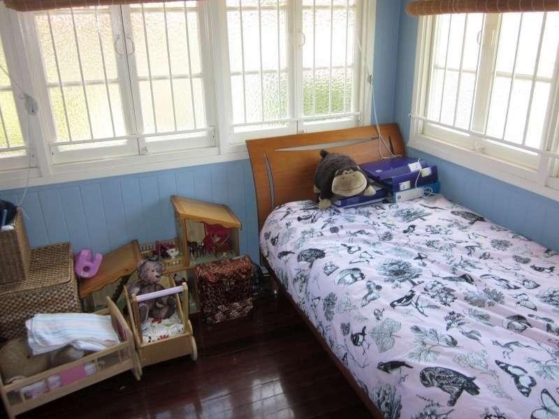 8 Burn Street, Camp Hill QLD 4152