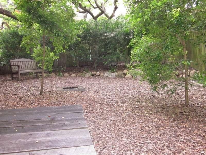 8/7 Explorer Street, Toowong QLD 4066