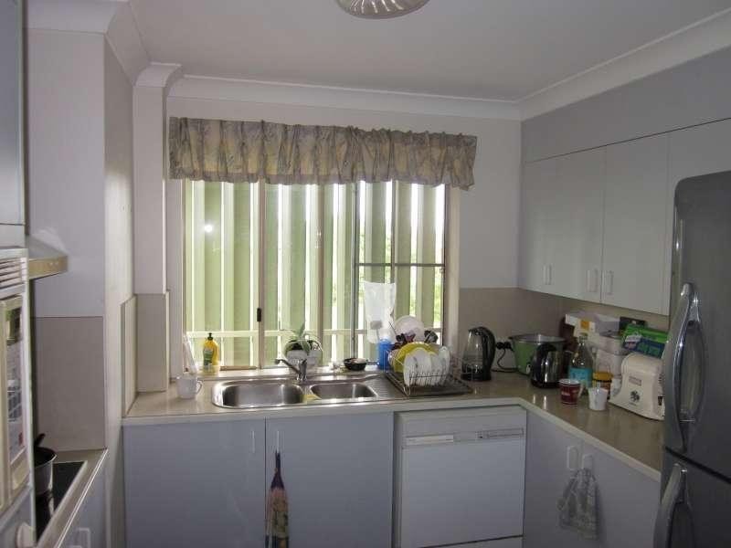 8/7 Explorer Street, Toowong QLD 4066