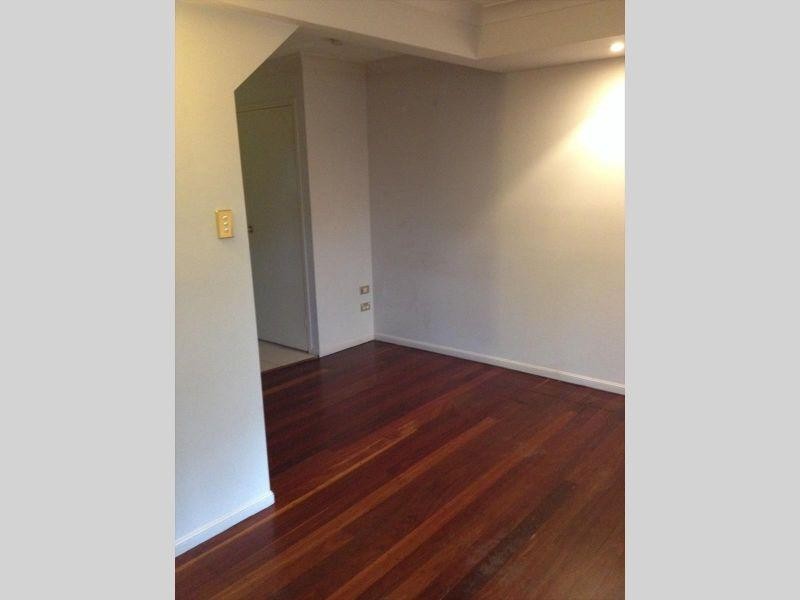 1/12 Rosina Street, Kangaroo Point QLD 4169