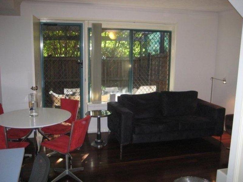 1/12 Rosina Street, Kangaroo Point QLD 4169