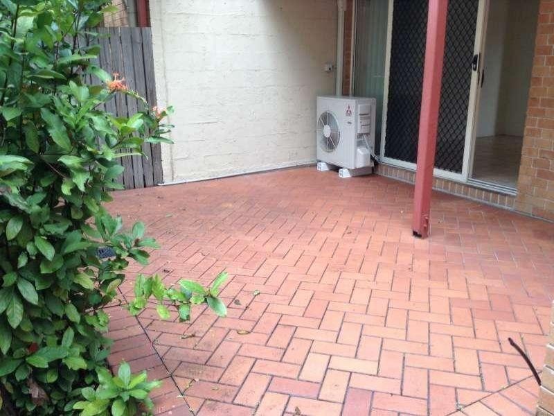 2/7 Zenith Avenue, Chermside QLD 4032