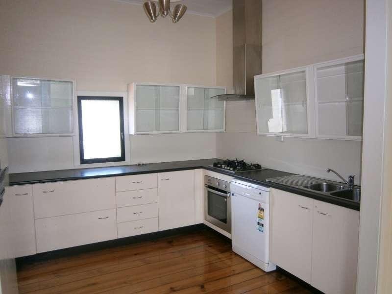 6 Bramston Terrace, Herston QLD 4006