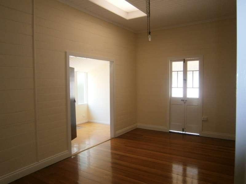 6 Bramston Terrace, Herston QLD 4006