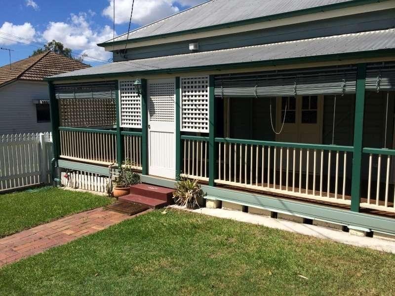 6 Bramston Terrace, Herston QLD 4006