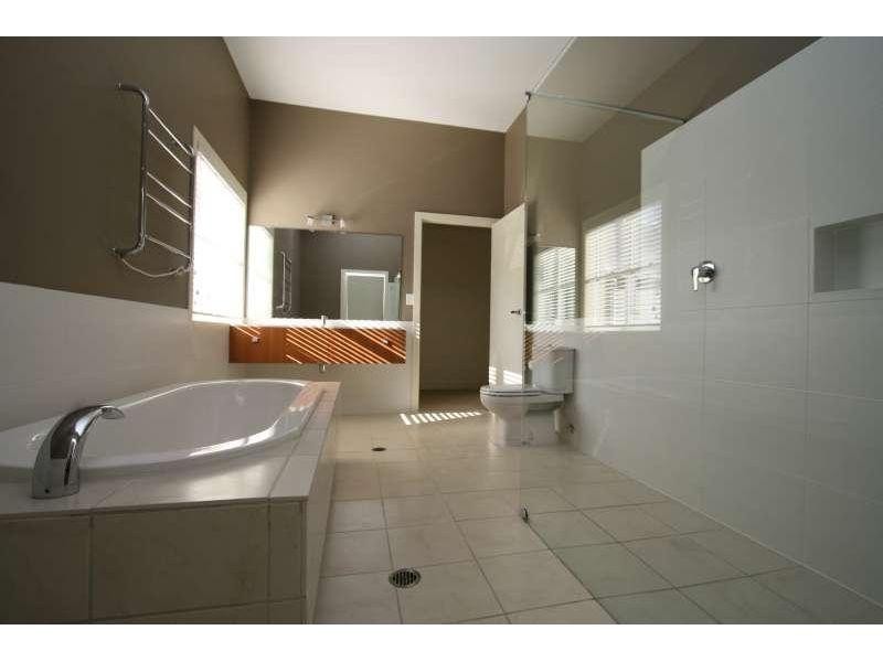16 Esplanade, Wellington Point QLD 4160