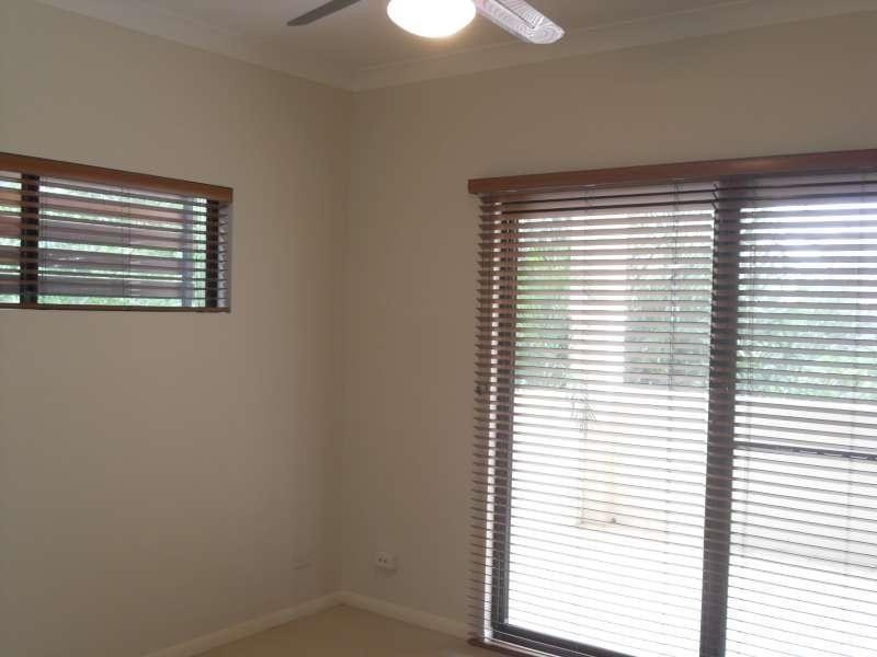 2/58 Sisley Street, St Lucia QLD 4067