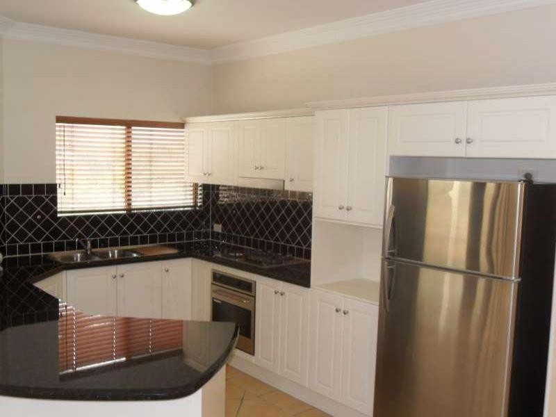 2/58 Sisley Street, St Lucia QLD 4067