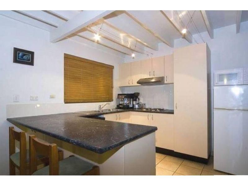 2/29 Clarence Road, Indooroopilly QLD 4068