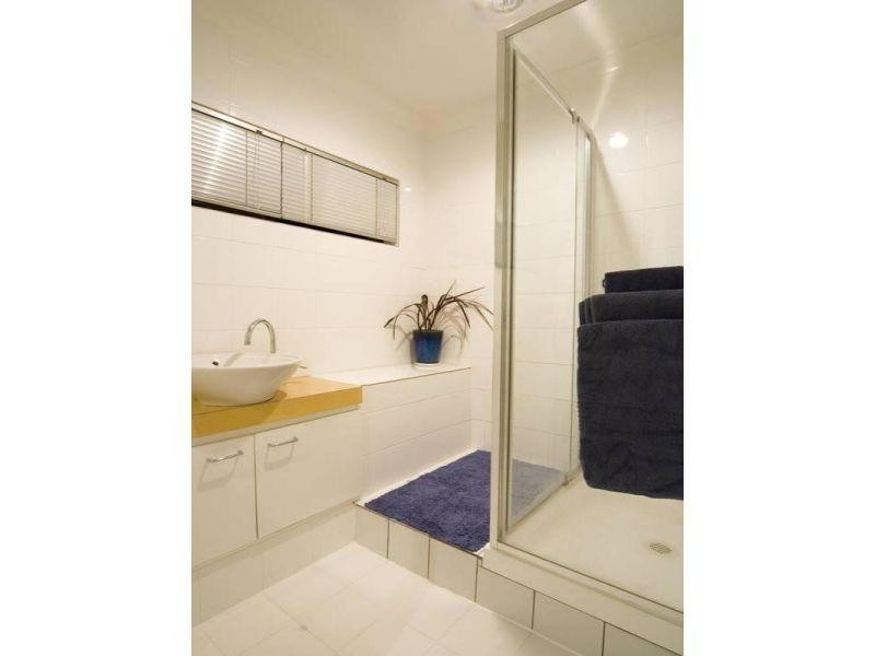 2/29 Clarence Road, Indooroopilly QLD 4068