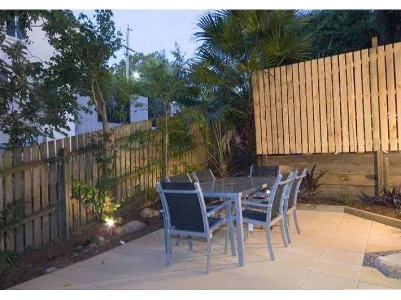 2/29 Clarence Road, Indooroopilly QLD 4068