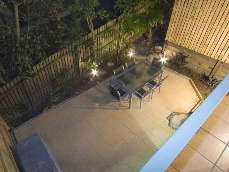 2/29 Clarence Road, Indooroopilly QLD 4068