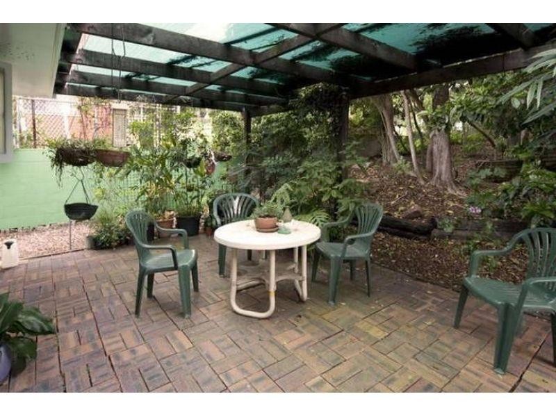 32 Long Street, Camp Hill QLD 4152