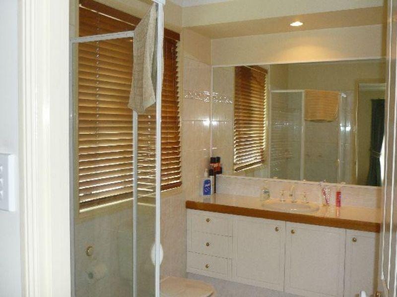 18 Pleasant Place, Wishart QLD 4122