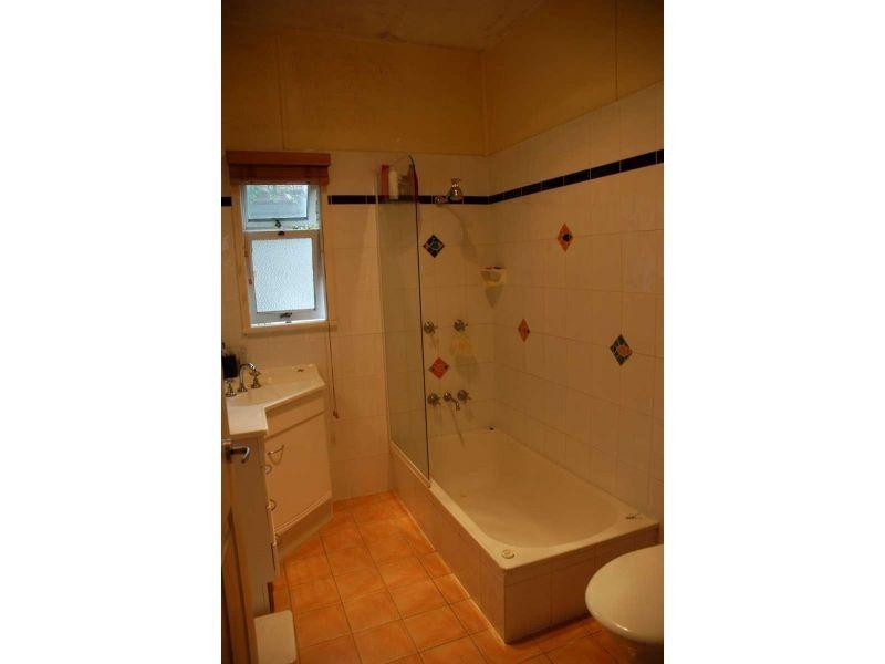 147 Morehead Avenue, Norman Park QLD 4170