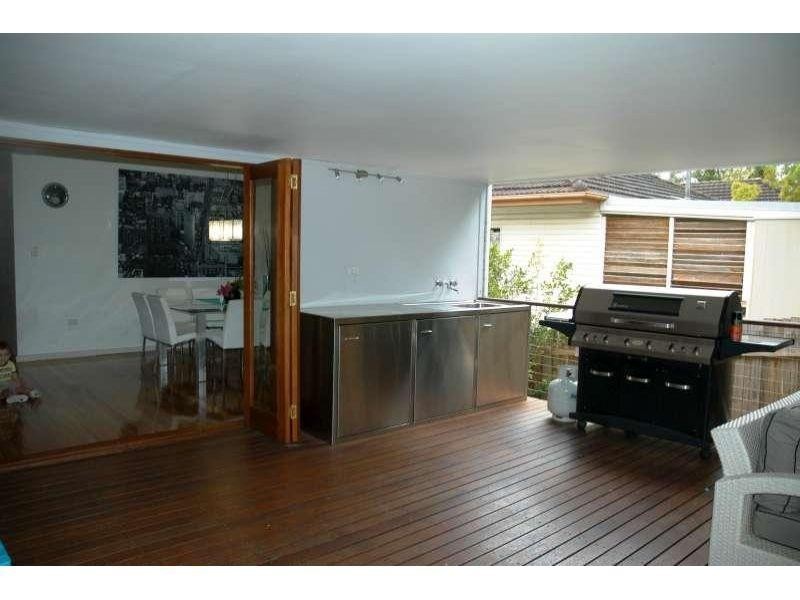 147 Morehead Avenue, Norman Park QLD 4170