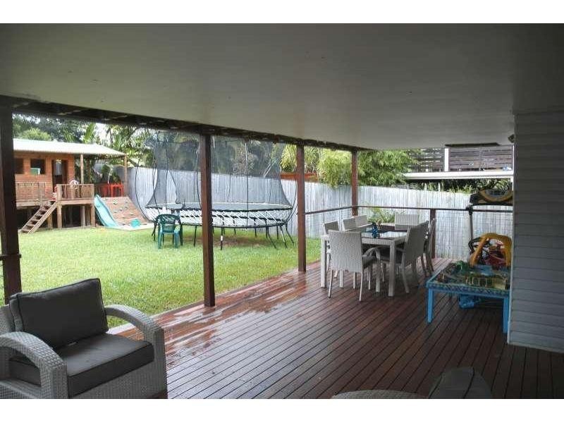 147 Morehead Avenue, Norman Park QLD 4170