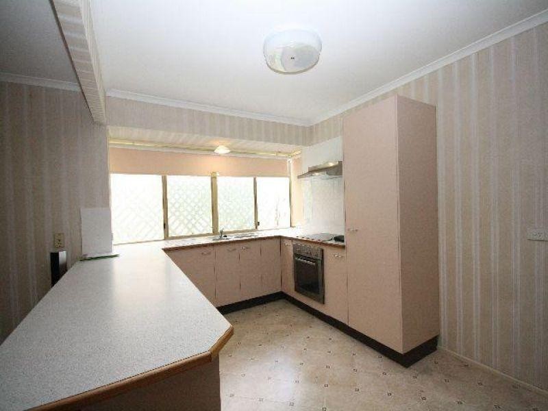 102 Cadogan Street, Carindale QLD 4152