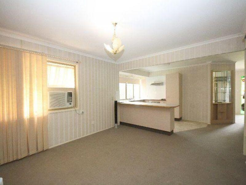 102 Cadogan Street, Carindale QLD 4152