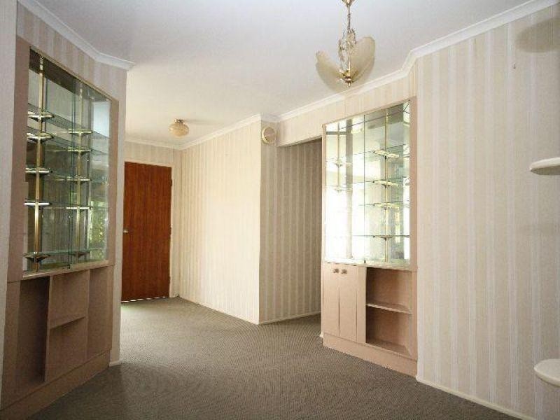 102 Cadogan Street, Carindale QLD 4152