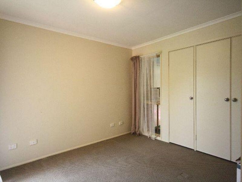 102 Cadogan Street, Carindale QLD 4152