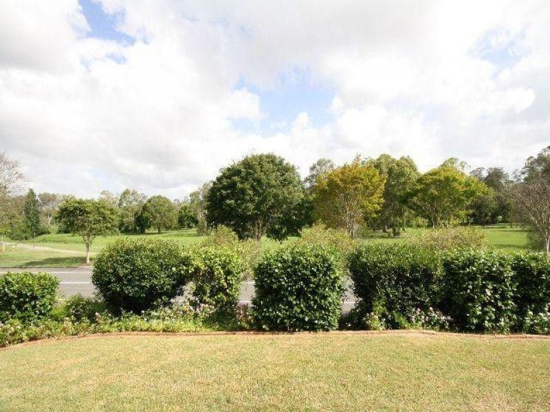 102 Cadogan Street, Carindale QLD 4152