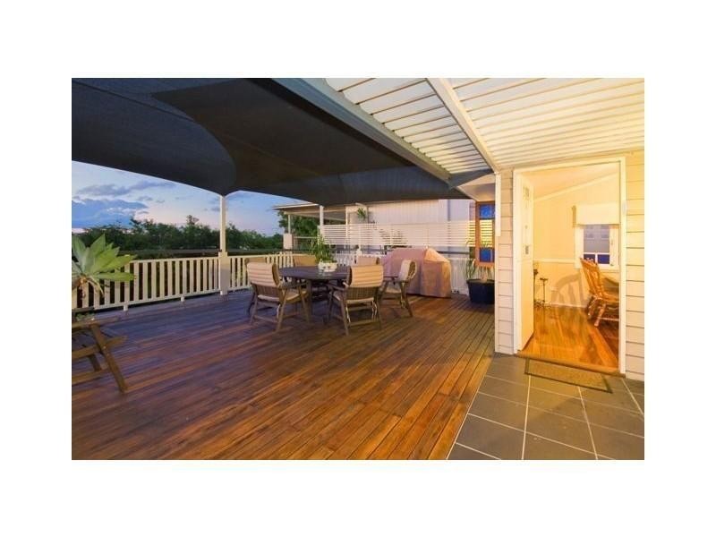 46 Ninth Avenue, Coorparoo QLD 4151