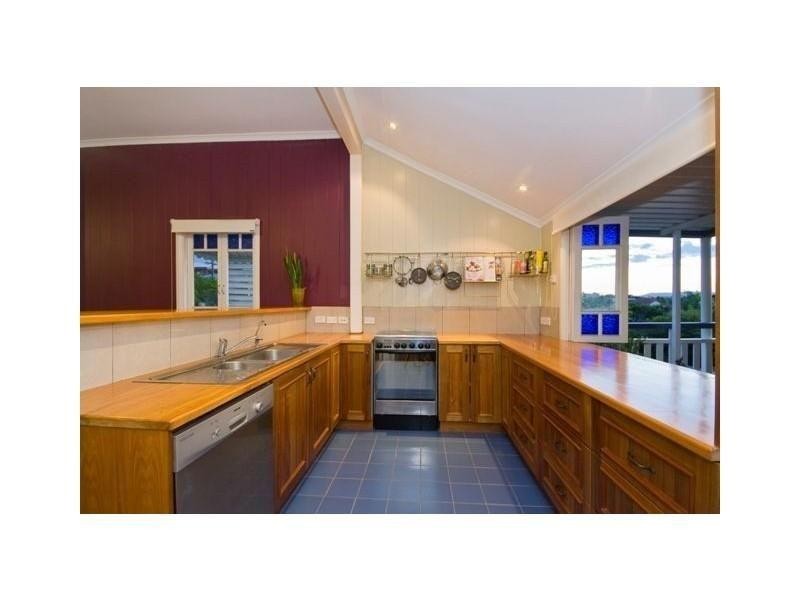 46 Ninth Avenue, Coorparoo QLD 4151