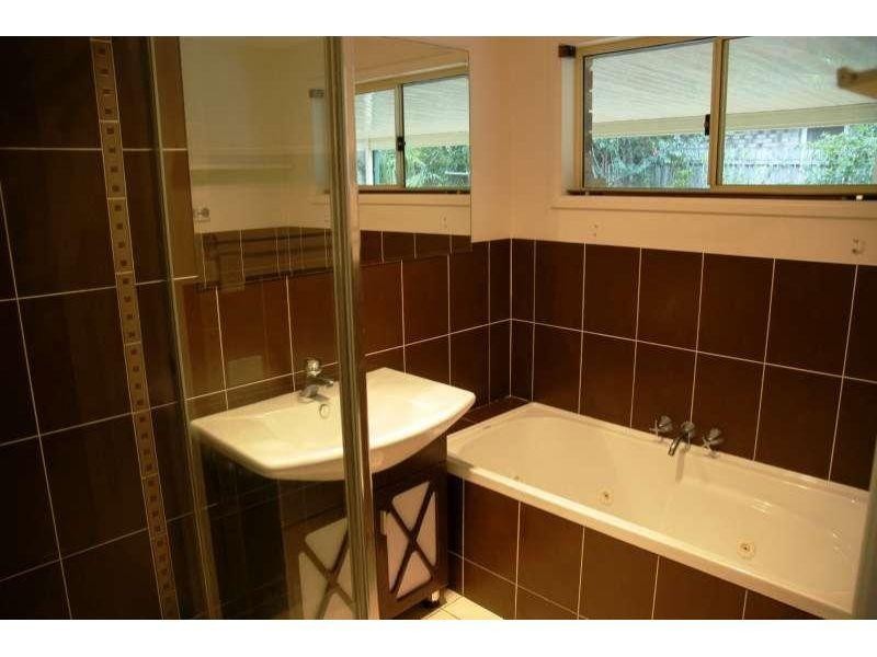 1 Bixby Court, Boronia Heights QLD 4124