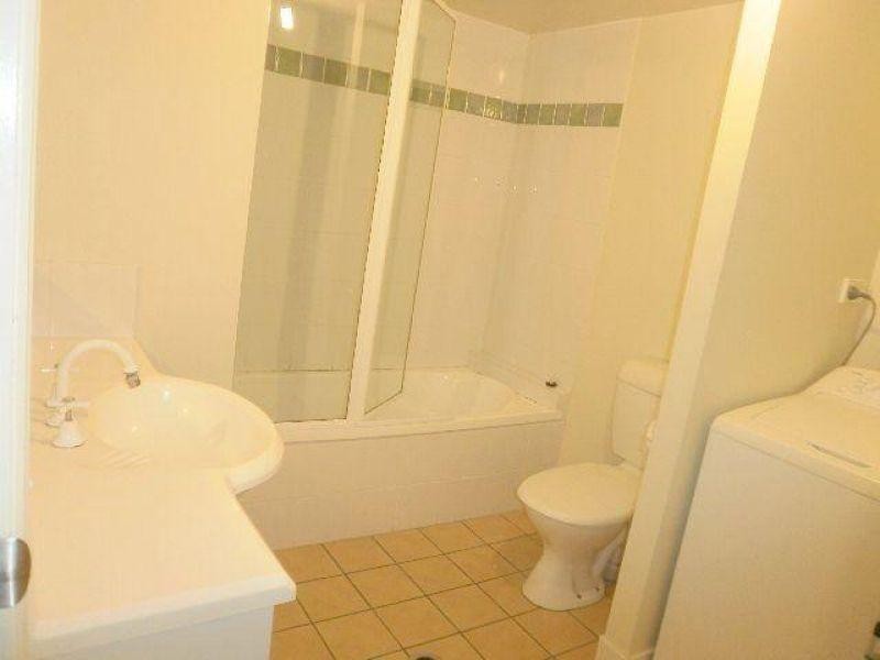 2/28 Thynne Road, Morningside QLD 4170