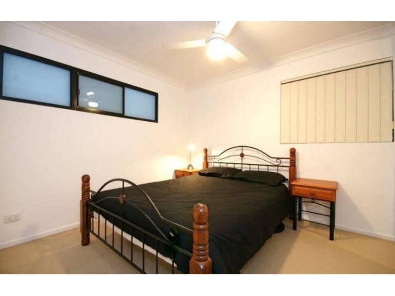 2/380 Cavendish Road, Coorparoo QLD 4151