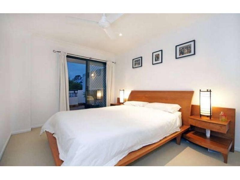 2/380 Cavendish Road, Coorparoo QLD 4151
