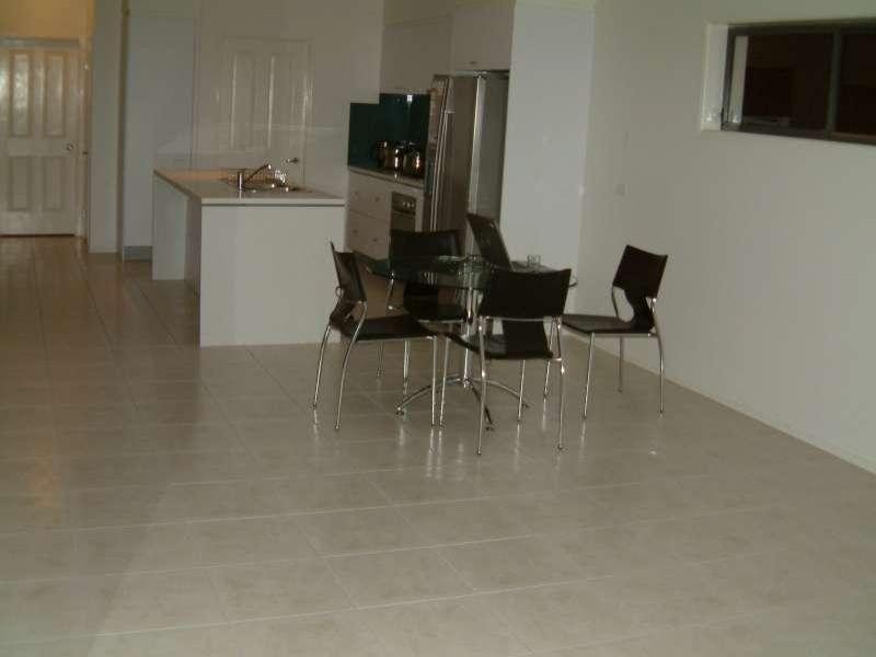 18 Yvonne Road, Eight Mile Plains QLD 4113