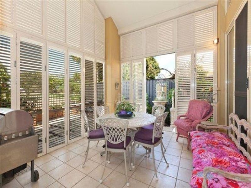 52 Flame Tree Crescent, Carindale QLD 4152