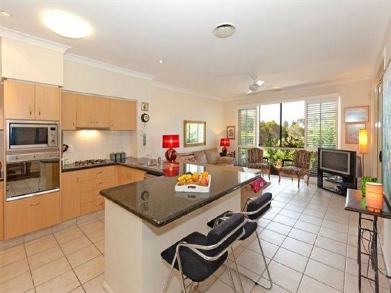 52 Flame Tree Crescent, Carindale QLD 4152