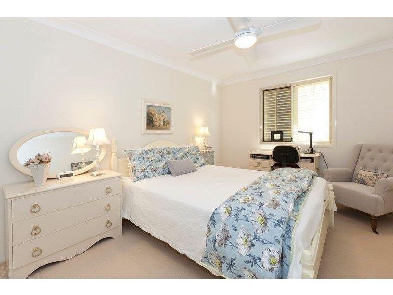 52 Flame Tree Crescent, Carindale QLD 4152