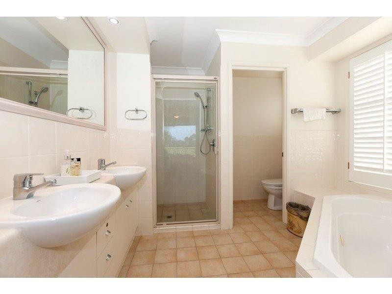 52 Flame Tree Crescent, Carindale QLD 4152