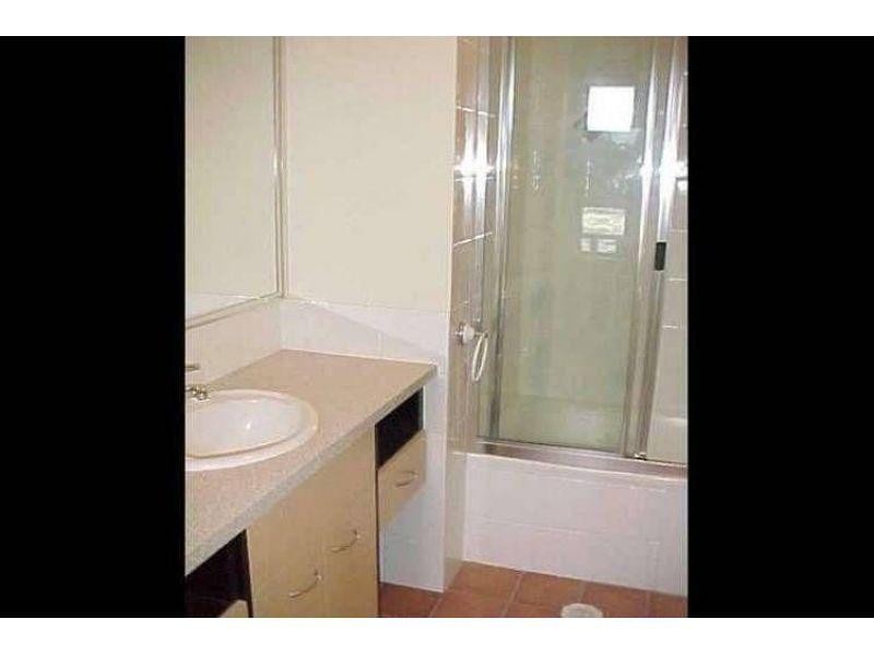 9/4 Cowlishaw Street, Newstead QLD 4006