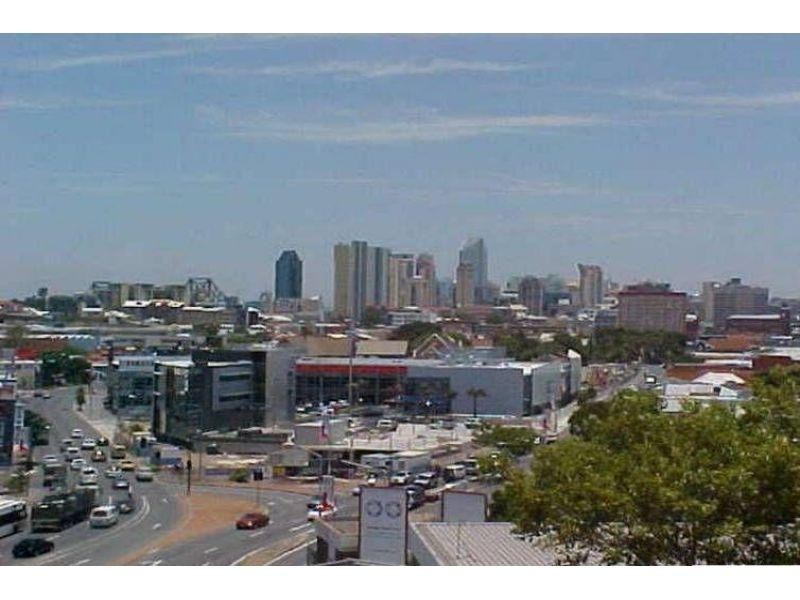 9/4 Cowlishaw Street, Newstead QLD 4006