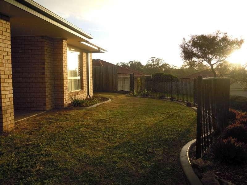 17 Hinterwood Crescent, Edens Landing QLD 4207