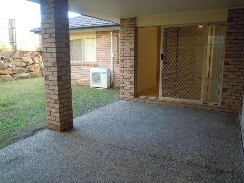 17 Hinterwood Crescent, Edens Landing QLD 4207