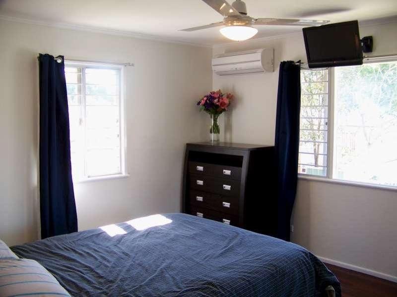 11 Coleridge Street, Stafford Heights QLD 4053