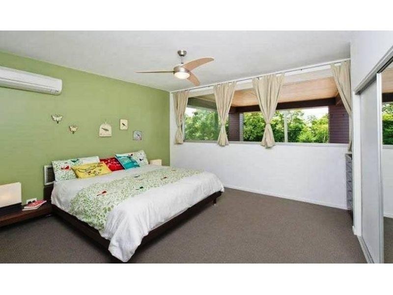 72 King Arthur Terrace, Tennyson QLD 4105