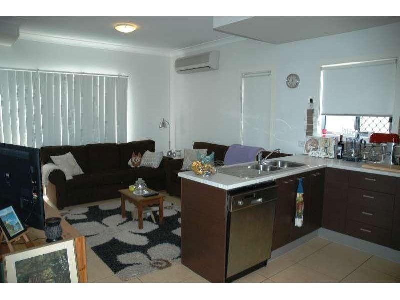 2/12 Dinmore Street, Moorooka QLD 4105