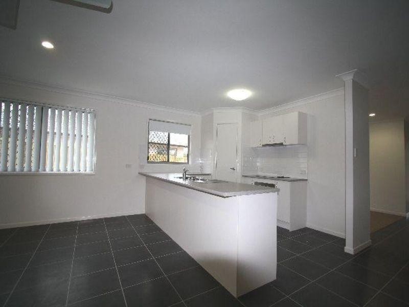 19 Dillon Avenue, Augustine Heights QLD 4300