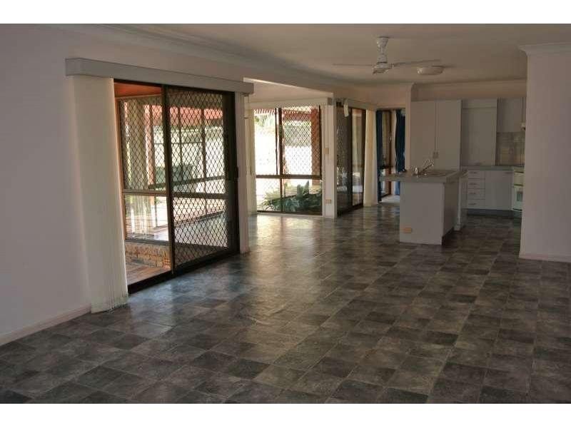 88 Greenford Street, Chapel Hill QLD 4069