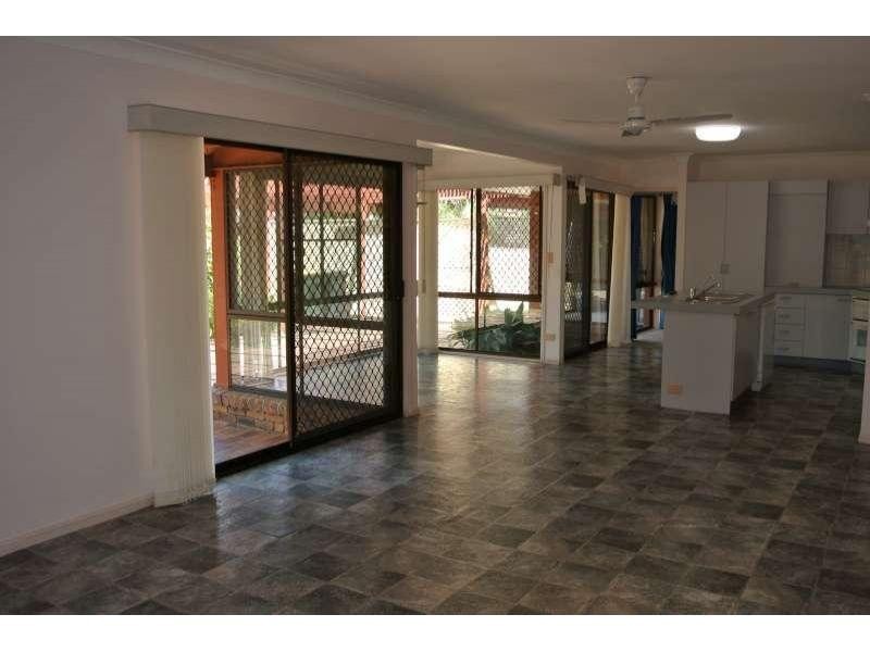 88 Greenford Street, Chapel Hill QLD 4069
