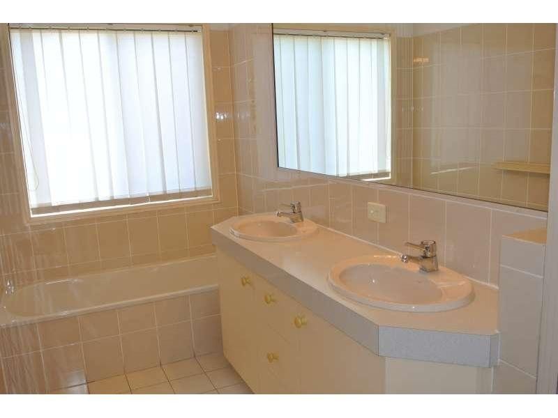 88 Greenford Street, Chapel Hill QLD 4069