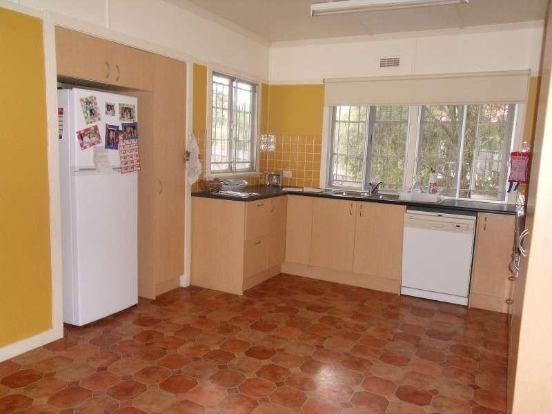 10 Barellan Street, Stafford QLD 4053