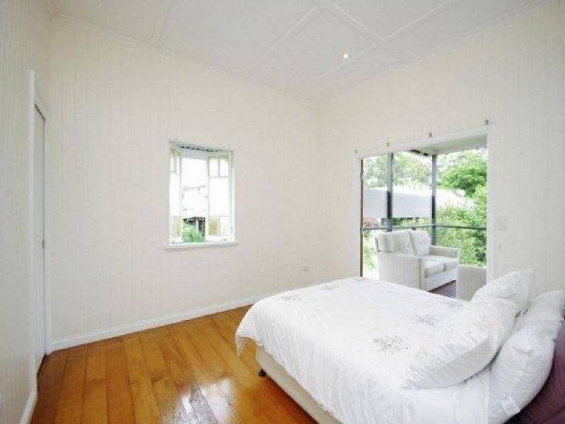 42 Shaw Road, Wooloowin QLD 4030